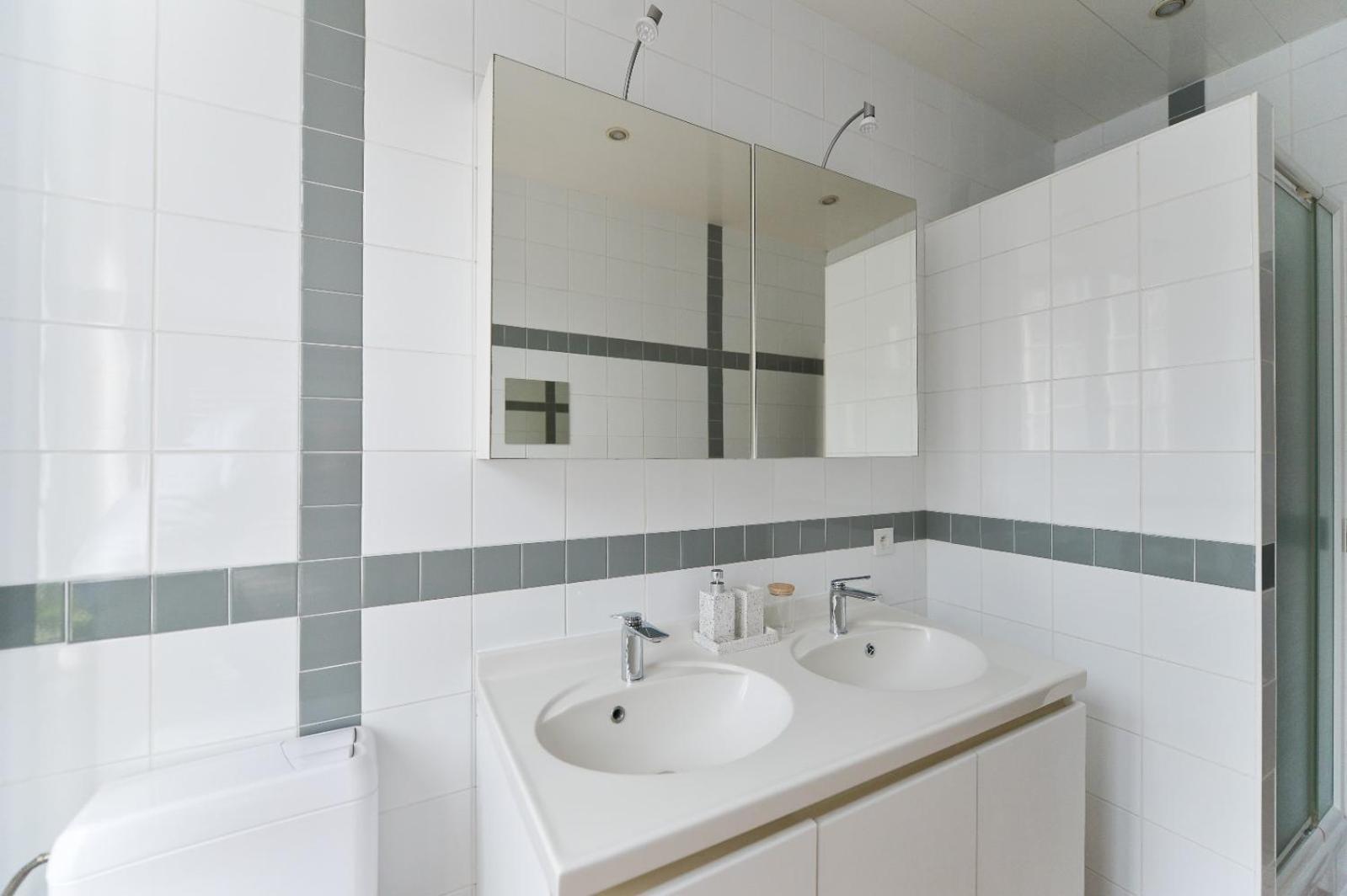 La Chambre De Sam - Chambre Lit 180 Avec Sdb Privee Proche Centre Ville Liège Exteriör bild